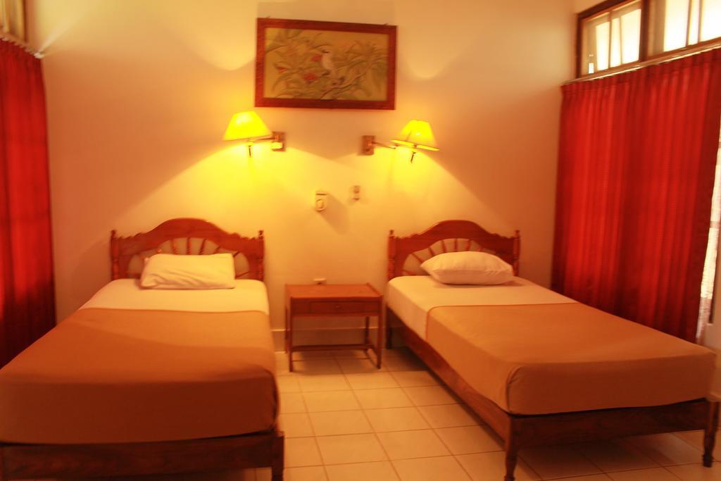 Hotel Angsoka Temukus Zimmer foto